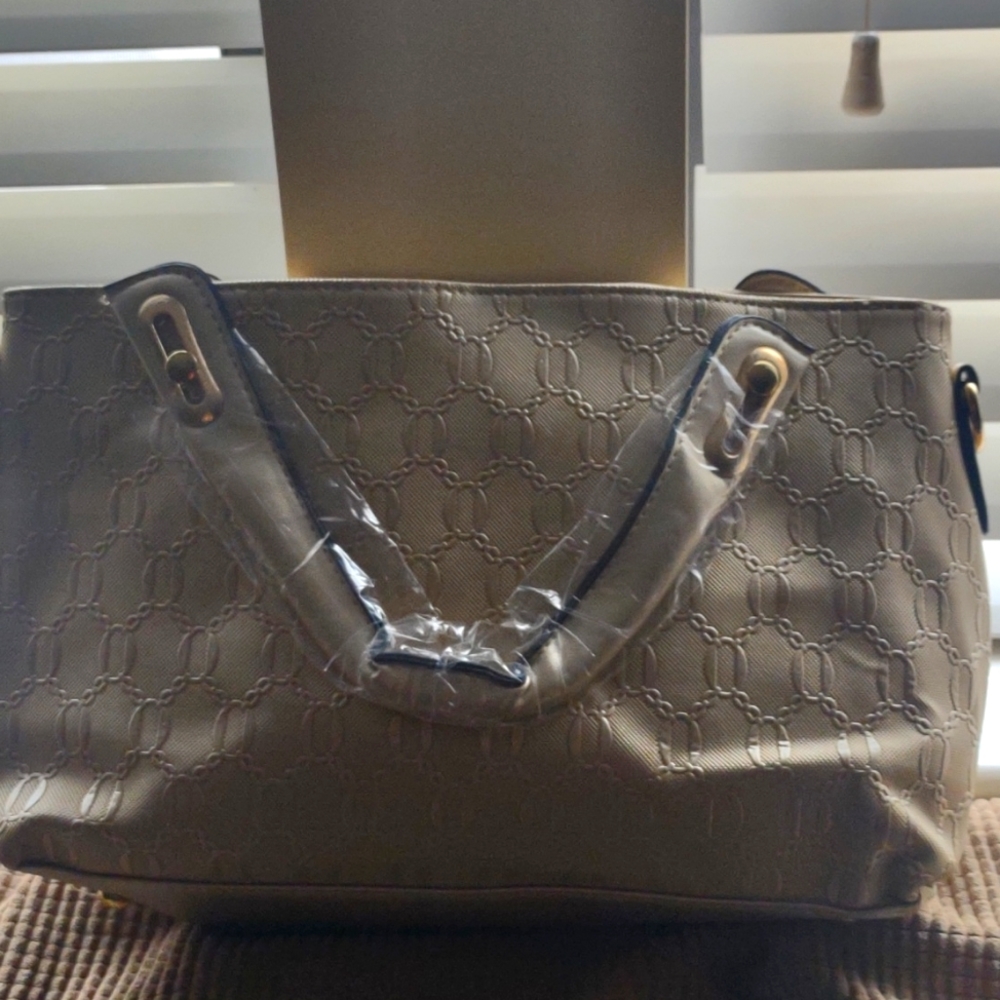 Gold purse with 3 extra pieces